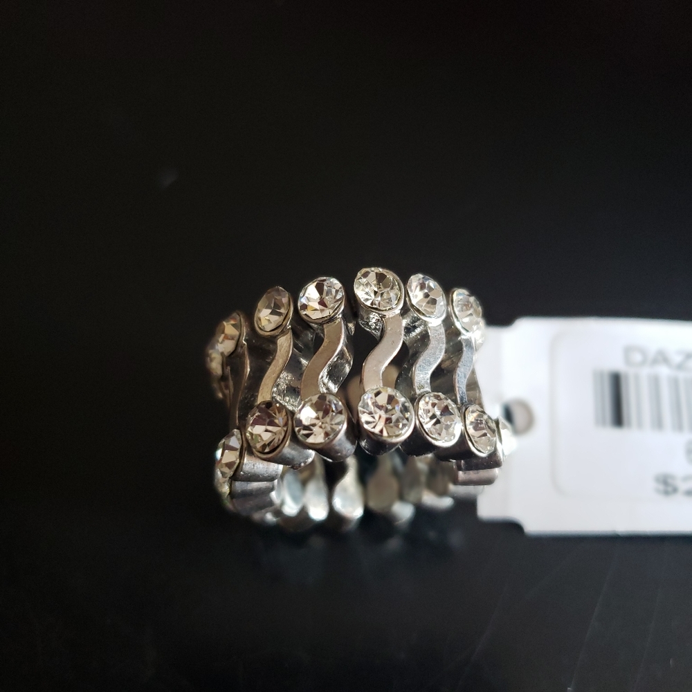 NWT Silver Rhinestone Stretch Ring - Picture 2 of 5
